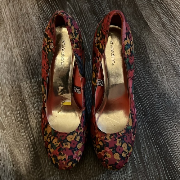 Xhilaration Floral Heels - Picture 2 of 8